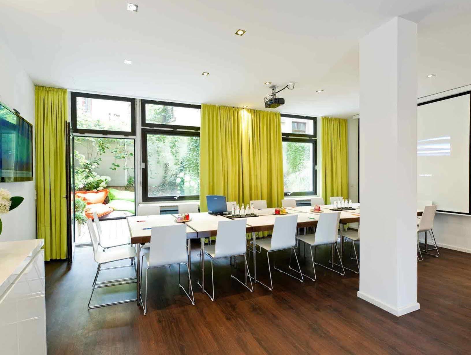 Hotel Ibis Styles Frankfurt 3*